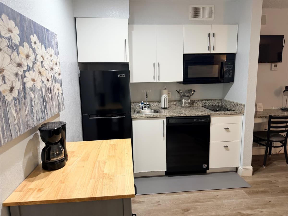 3100 PARKWAY BOULEVARD — photo 3 of 21