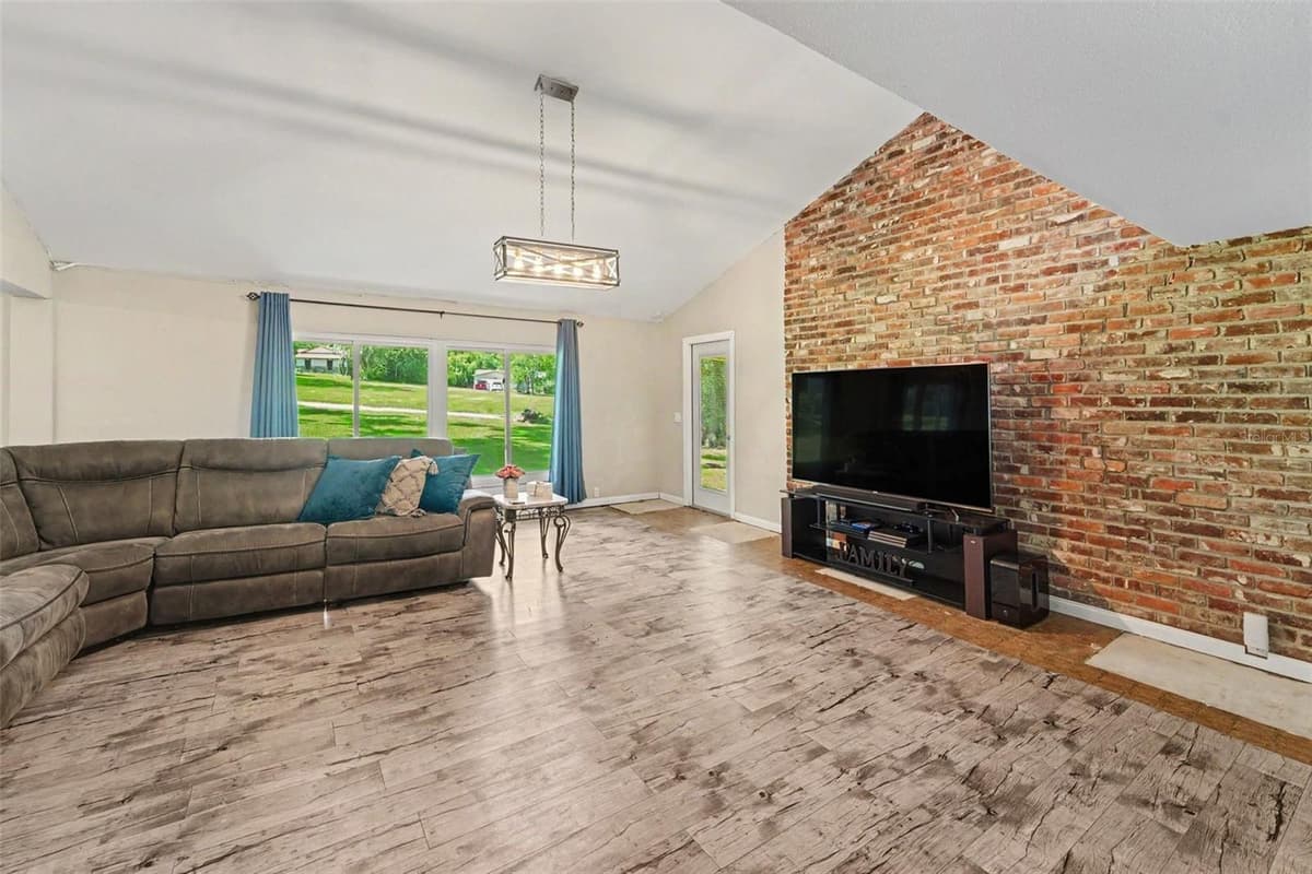 434 HAMLIN WAY — photo 3 of 20