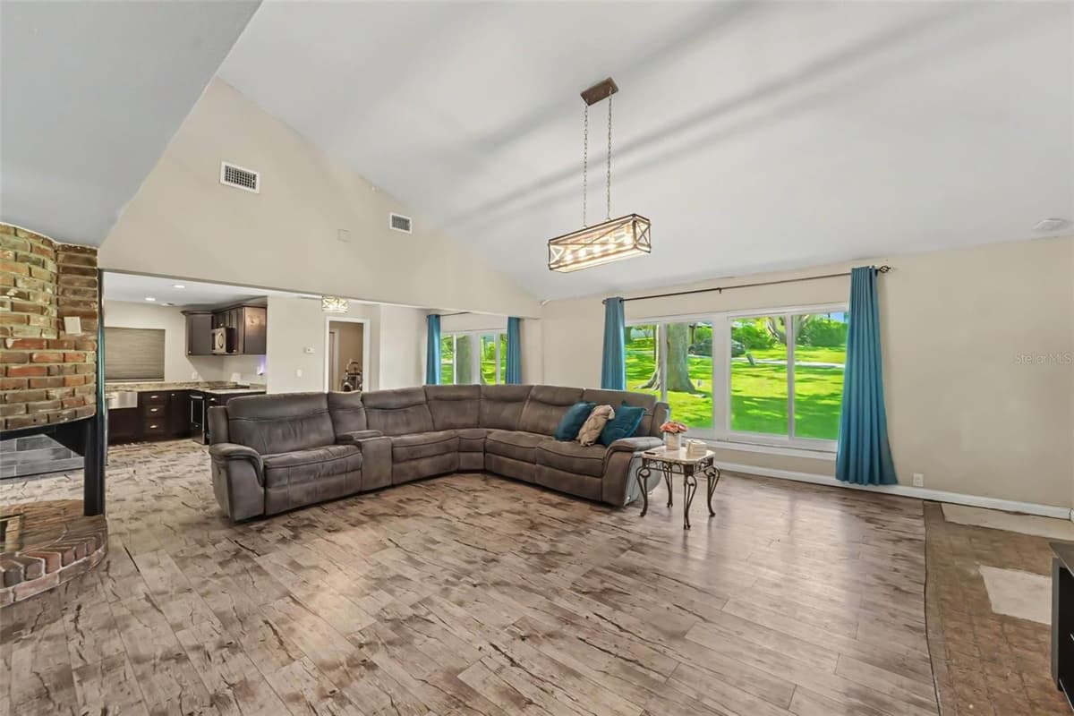 434 HAMLIN WAY — photo 4 of 20