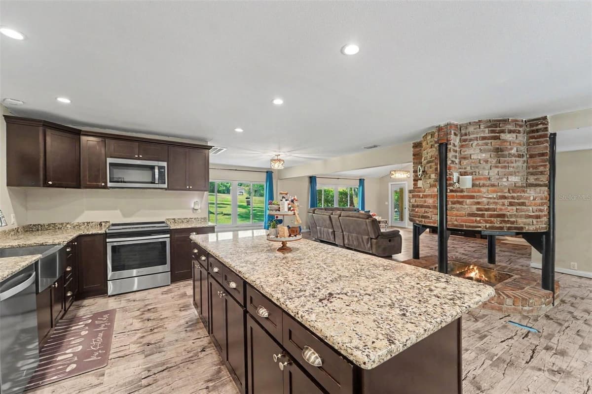 434 HAMLIN WAY — photo 8 of 20