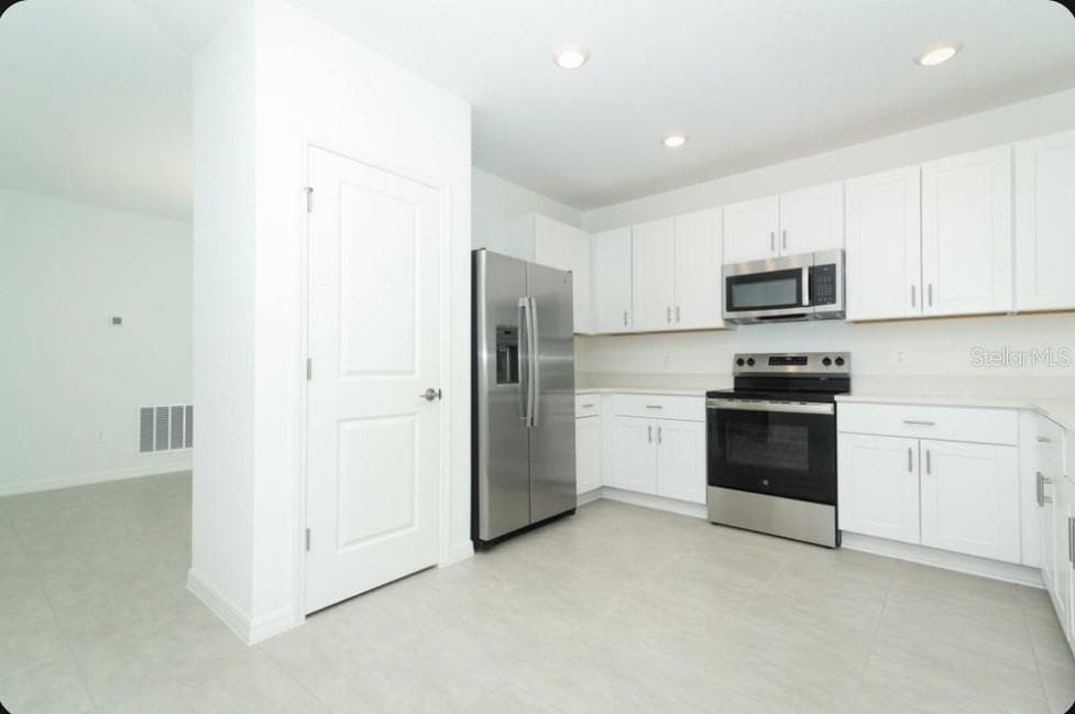 760 HAZELWOOD COURT — photo 8 of 26
