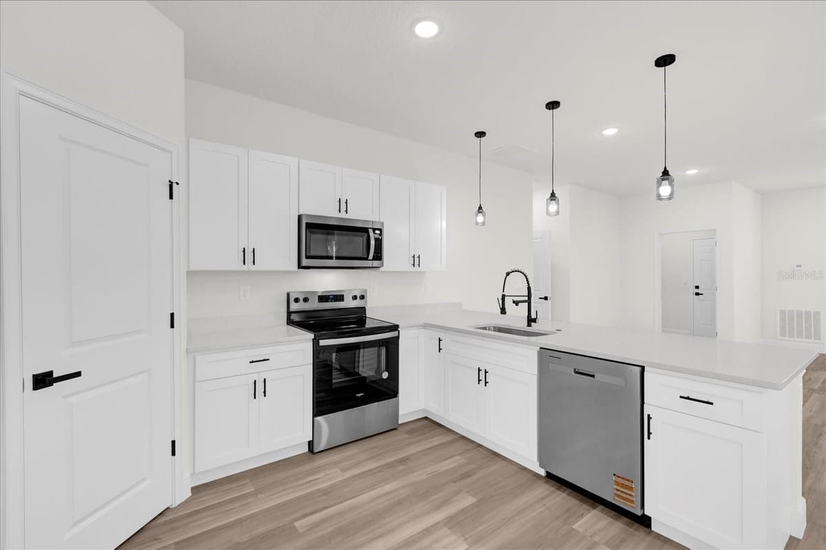 13592 40 CIRCLE — photo 11 of 32