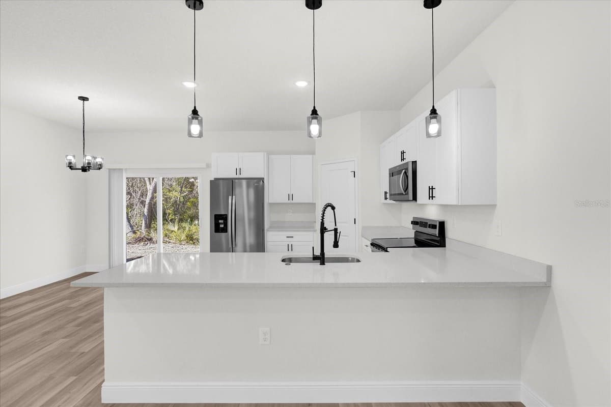 13592 40 CIRCLE — photo 7 of 32