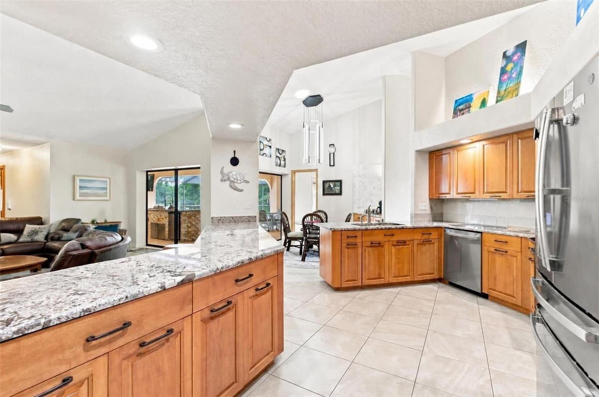 10307 WATERS EDGE COURT — photo 13 of 46