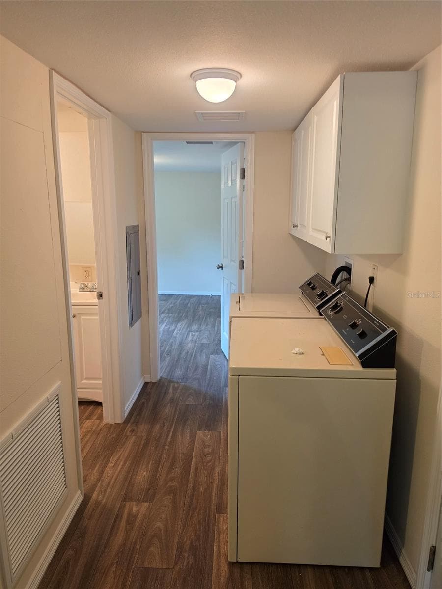 6708 CHERRYWOOD COURT — photo 9 of 23