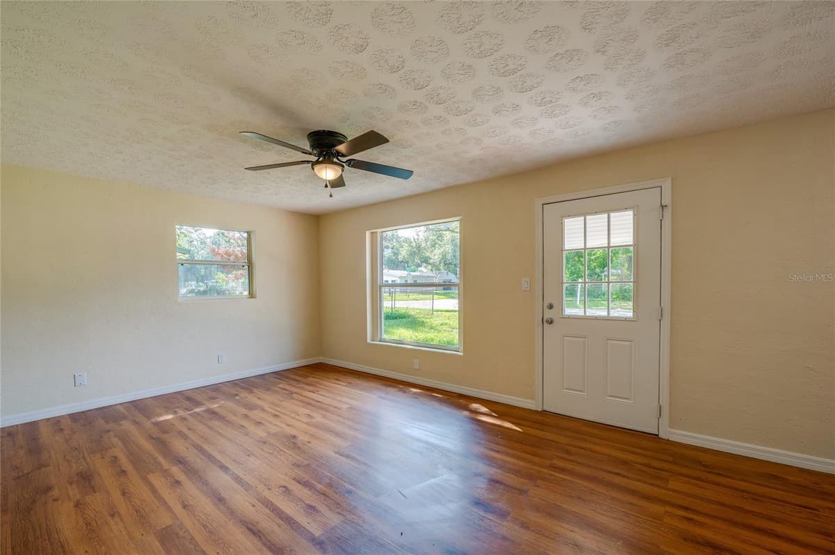 1220 LEON LANE — photo 4 of 33