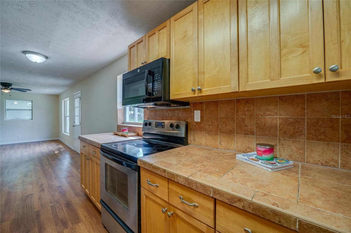 1220 LEON LANE — photo 12 of 33
