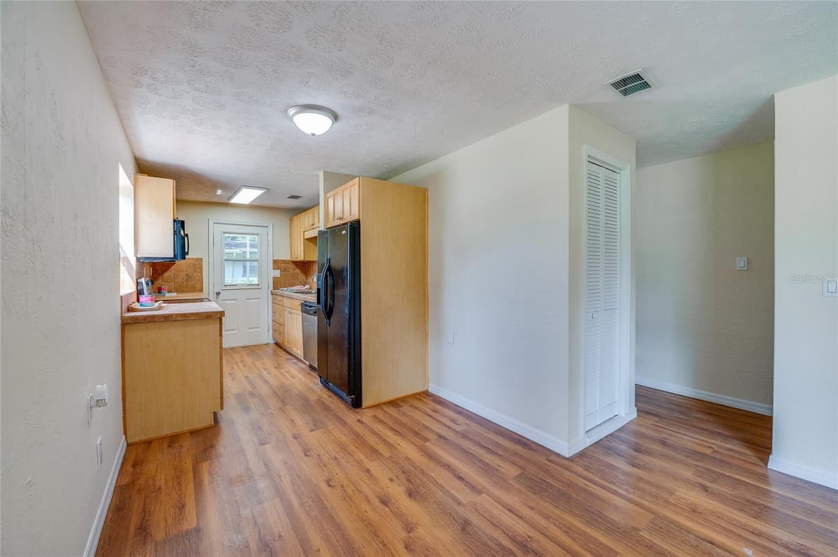 1220 LEON LANE — photo 8 of 33
