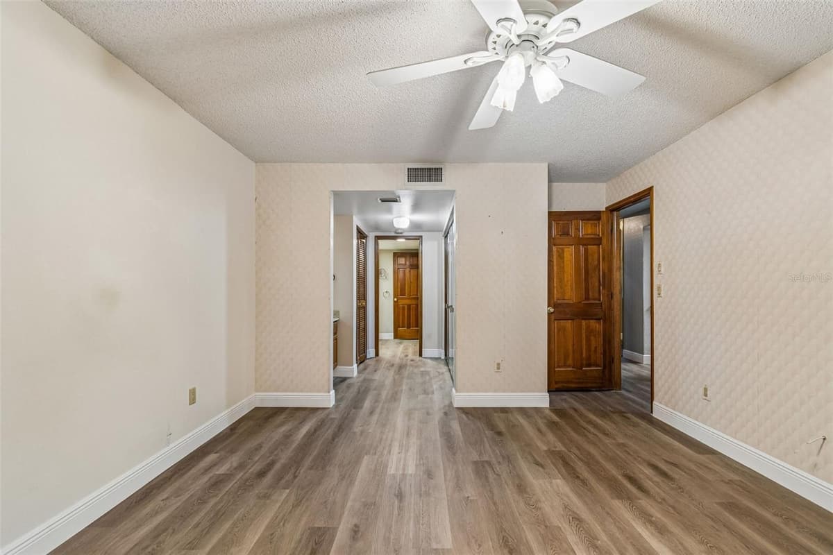 2830 COUNTRYSIDE BOULEVARD — photo 31 of 71