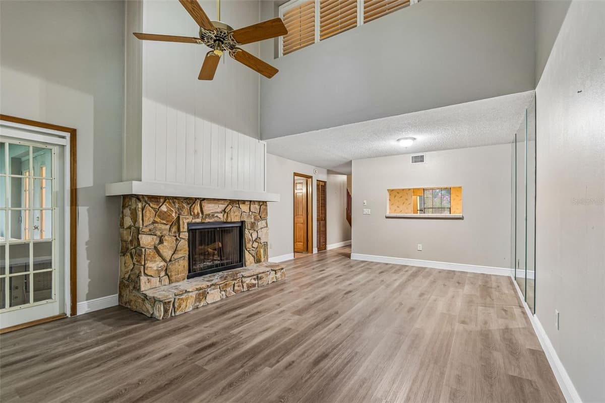 2830 COUNTRYSIDE BOULEVARD — photo 15 of 71