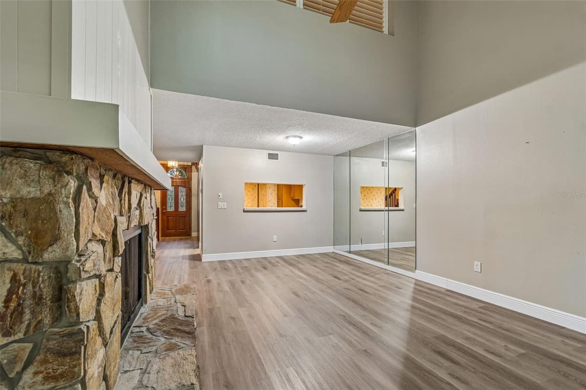 2830 COUNTRYSIDE BOULEVARD — photo 17 of 71