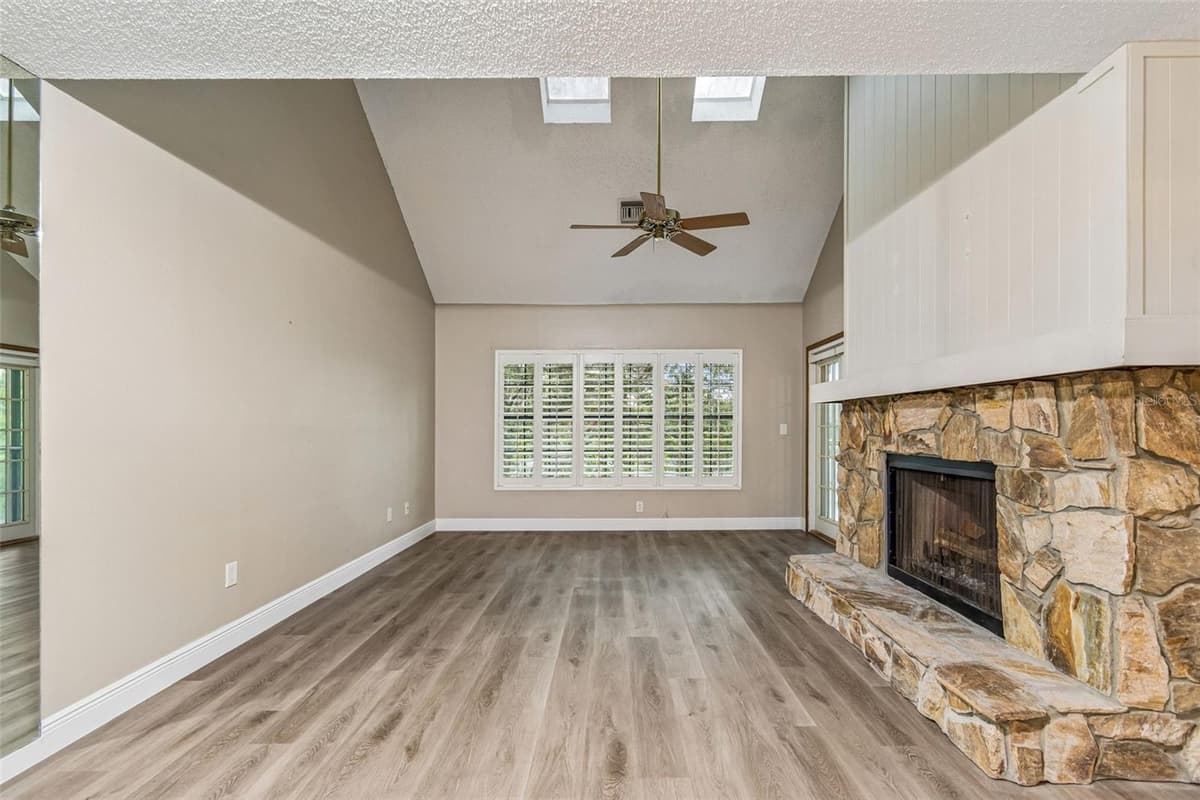 2830 COUNTRYSIDE BOULEVARD — photo 19 of 71