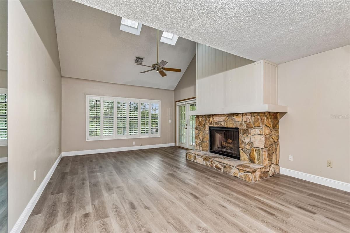 2830 COUNTRYSIDE BOULEVARD — photo 20 of 71