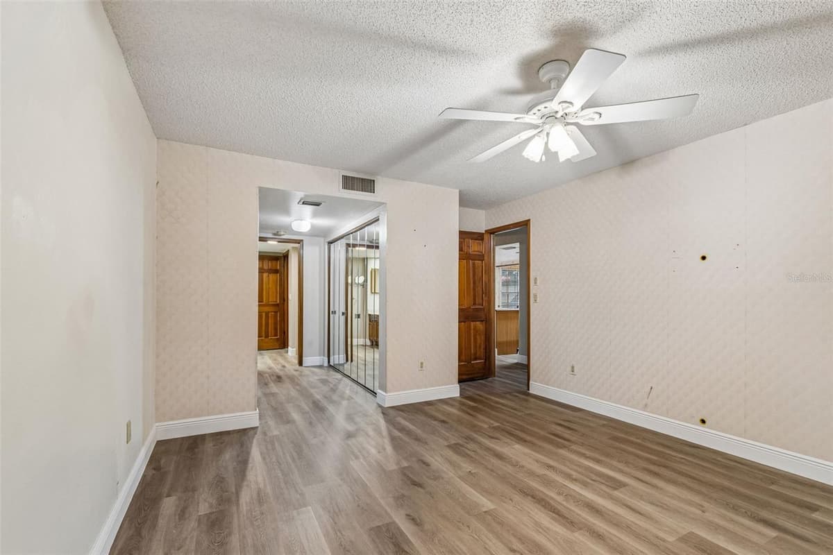2830 COUNTRYSIDE BOULEVARD — photo 32 of 71