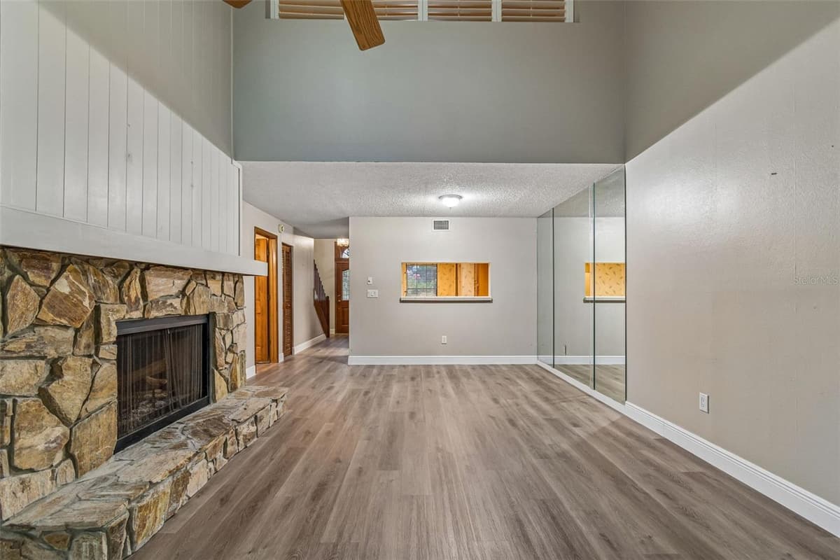 2830 COUNTRYSIDE BOULEVARD — photo 16 of 71