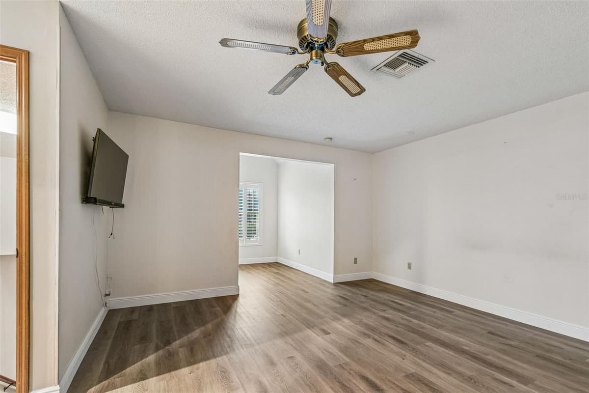2830 COUNTRYSIDE BOULEVARD — photo 42 of 71