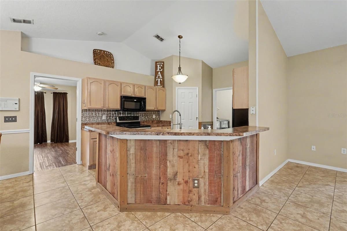 4618 REOLA ROAD — photo 5 of 35