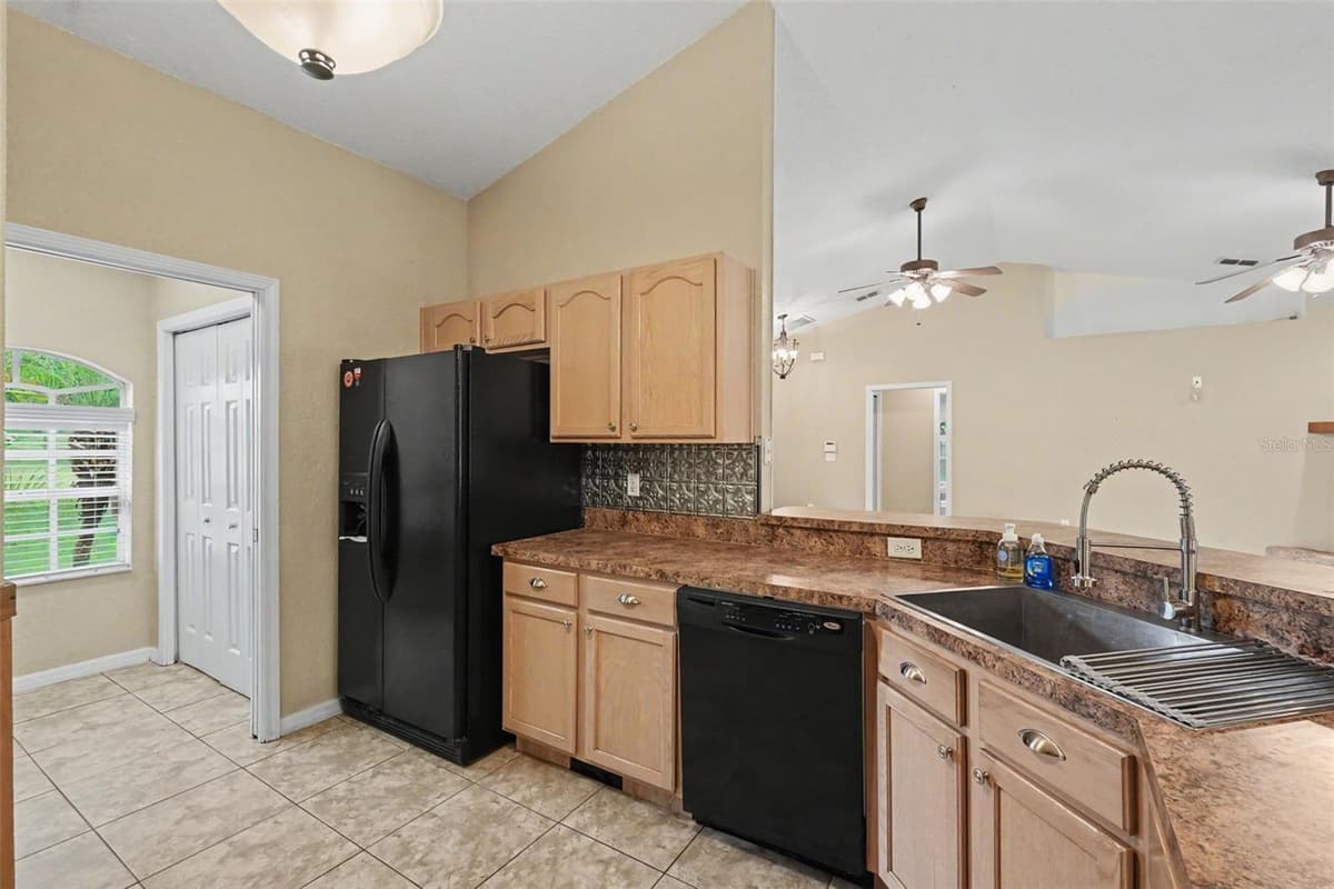 4618 REOLA ROAD — photo 9 of 35