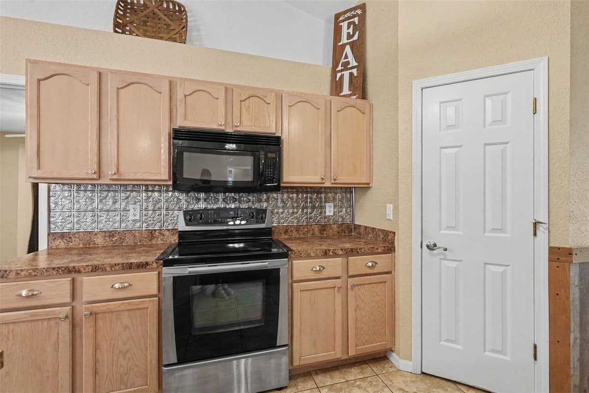 4618 REOLA ROAD — photo 8 of 35