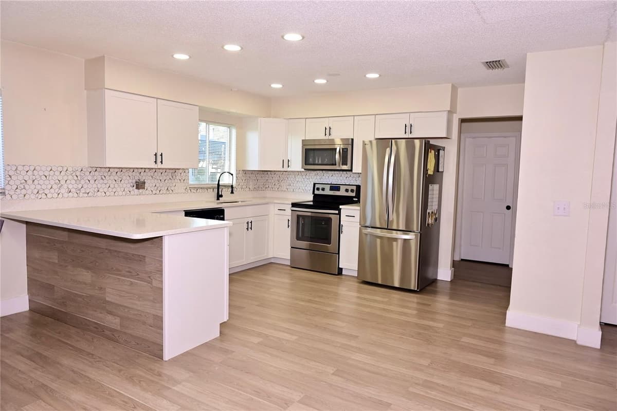 306 FERN ROAD — photo 4 of 20