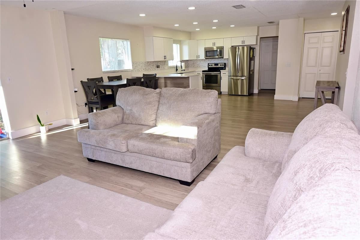 306 FERN ROAD — photo 6 of 20