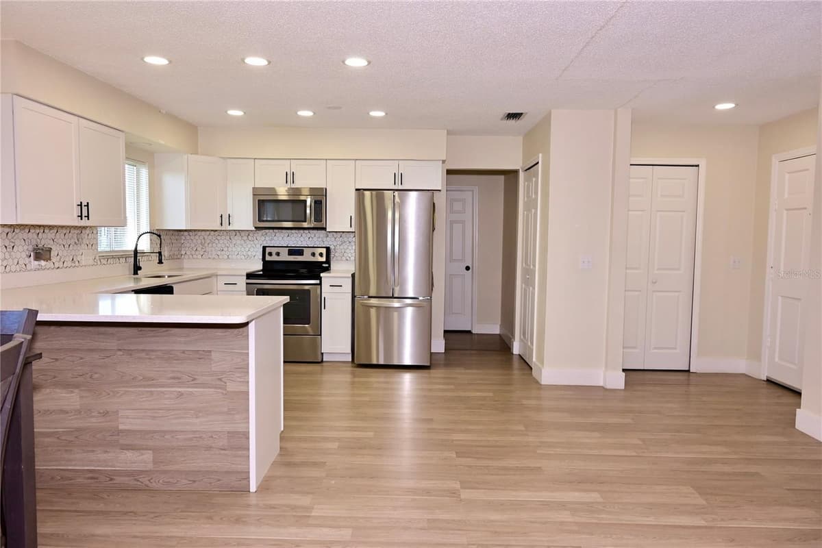 306 FERN ROAD — photo 5 of 20