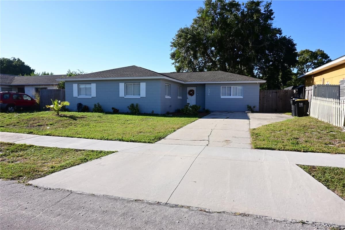 306 FERN ROAD — photo 1 of 20