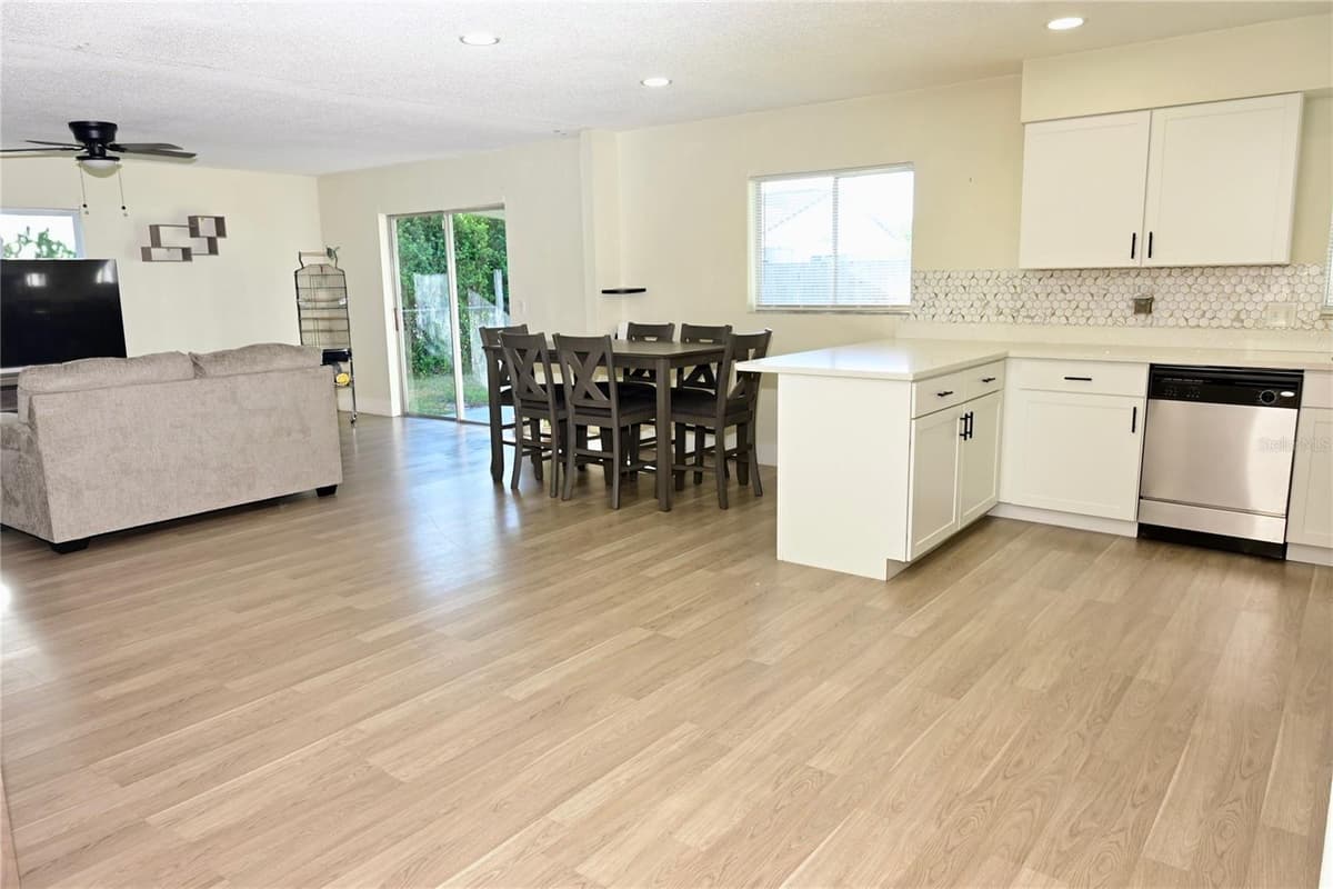 306 FERN ROAD — photo 7 of 20