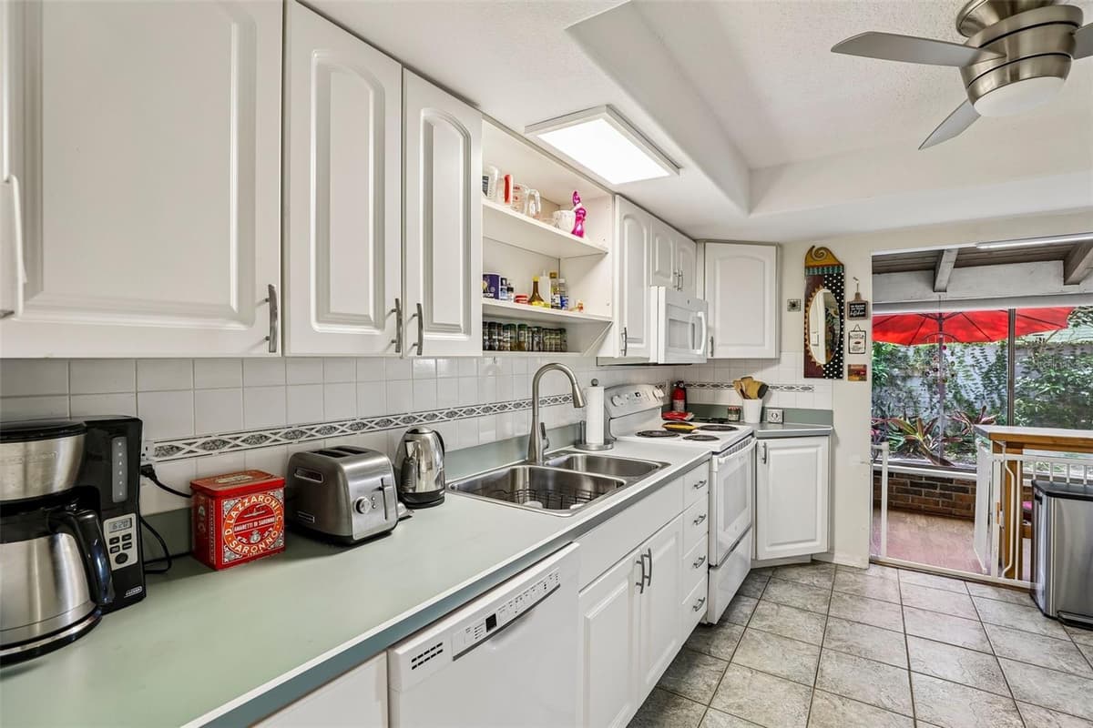 460 OAK HAVEN DRIVE — photo 12 of 39