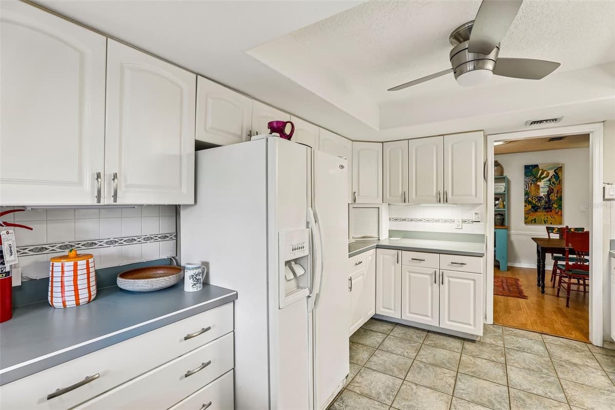 460 OAK HAVEN DRIVE — photo 14 of 39