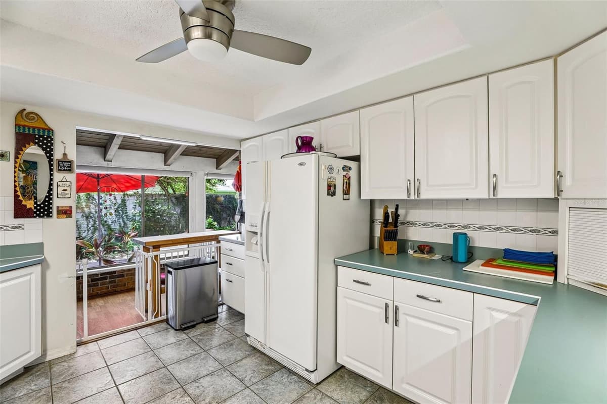 460 OAK HAVEN DRIVE — photo 15 of 39