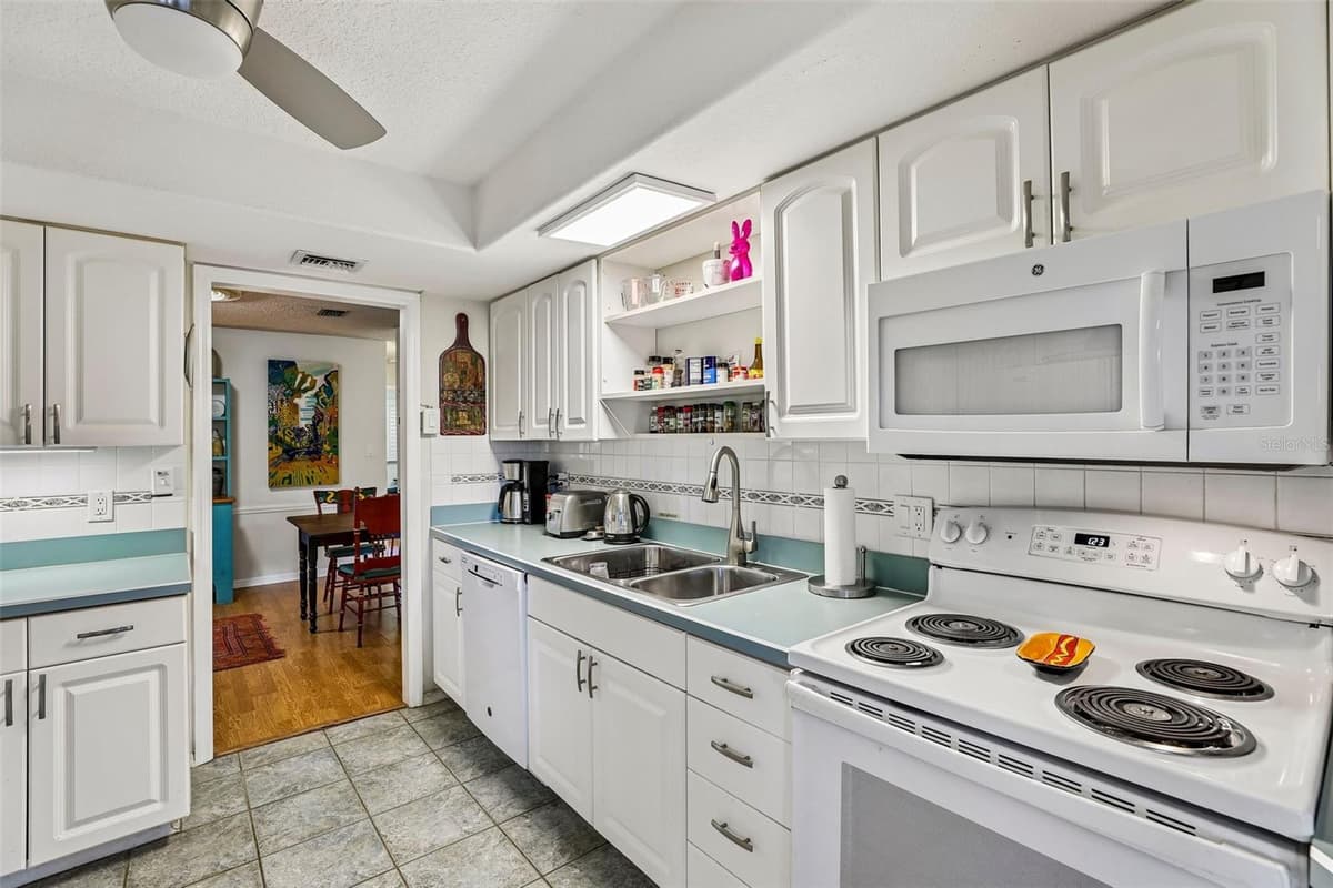 460 OAK HAVEN DRIVE — photo 13 of 39