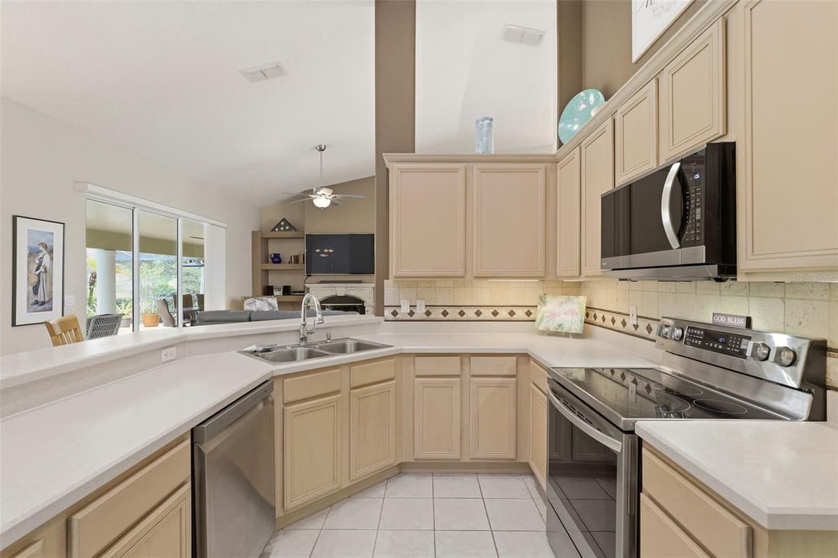 11310 SUSANS POINT DRIVE — photo 17 of 45