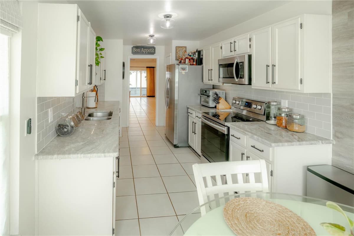 623 HOLBROOK CIRCLE — photo 8 of 33