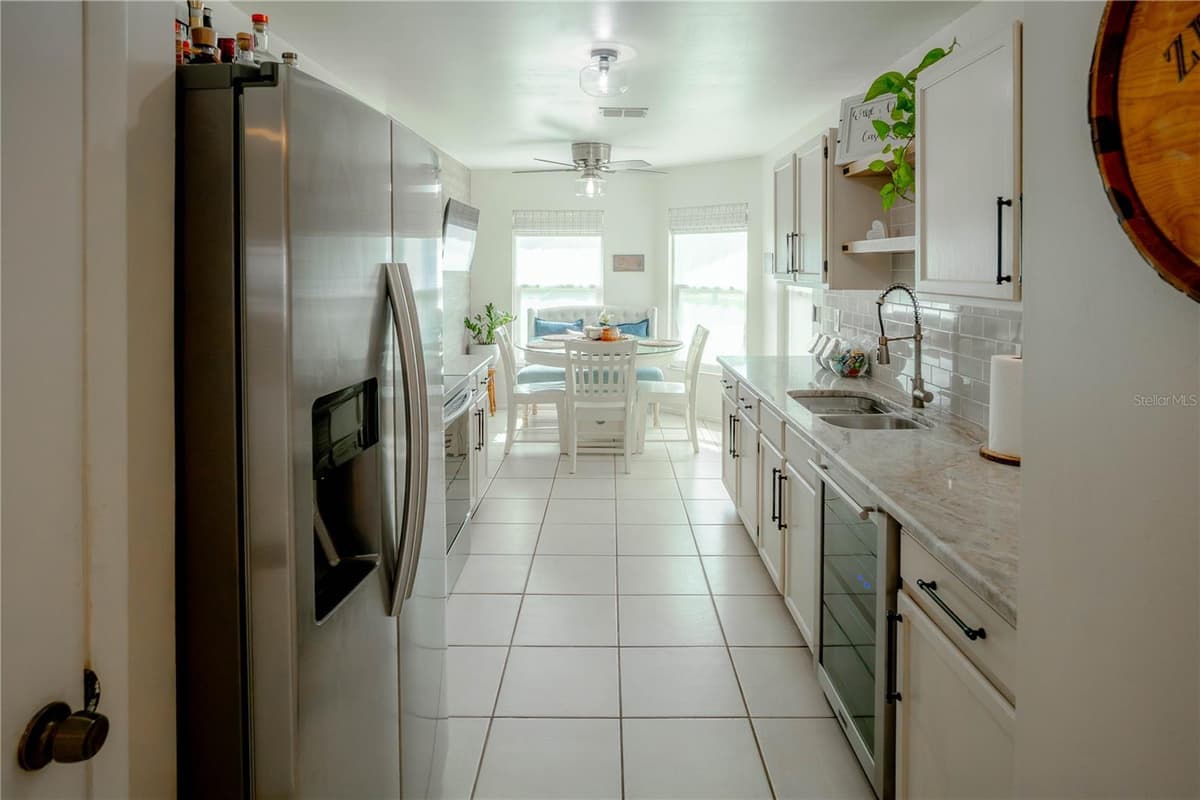623 HOLBROOK CIRCLE — photo 6 of 33