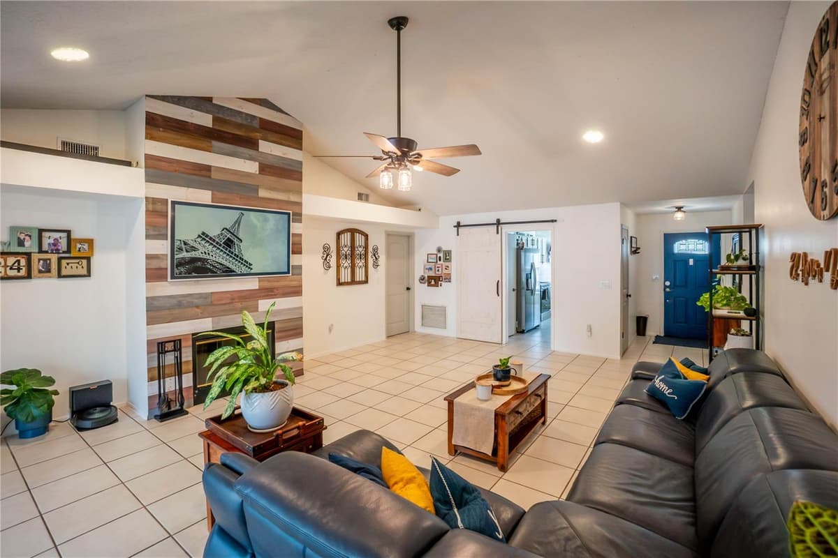 623 HOLBROOK CIRCLE — photo 16 of 33