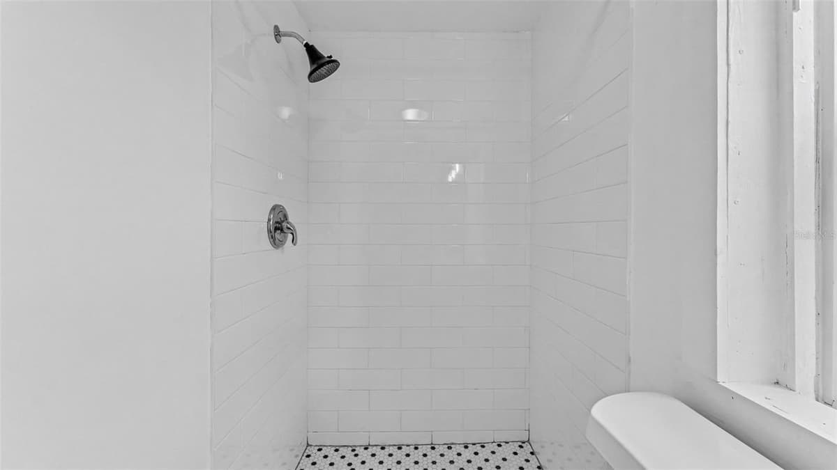 1004 EVERS STREET — photo 26 of 45