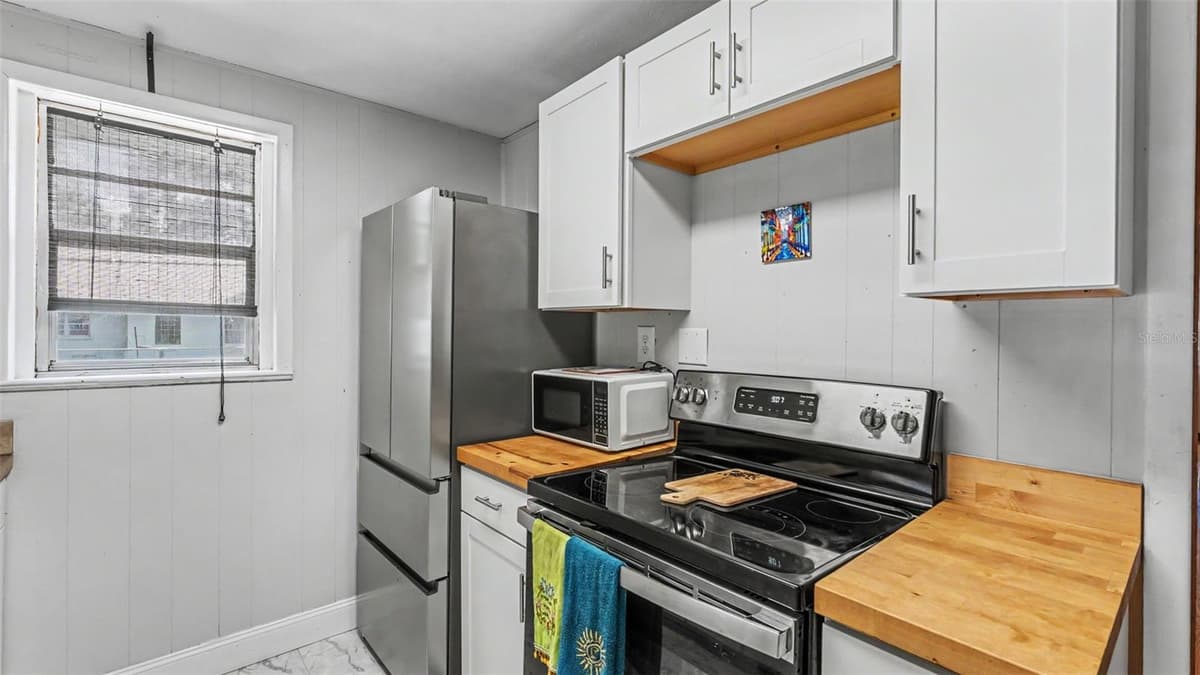1004 EVERS STREET — photo 9 of 45