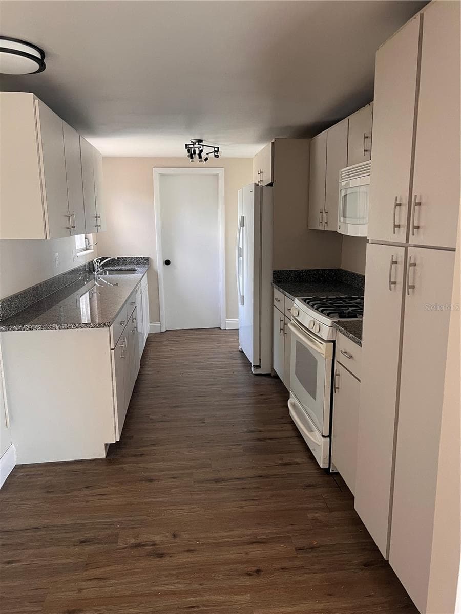 6111 ROLLINS STREET — photo 6 of 16