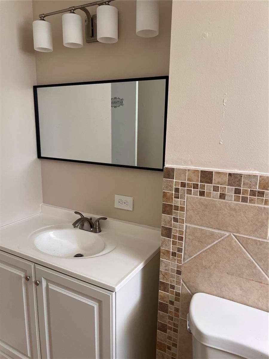 6111 ROLLINS STREET — photo 10 of 16