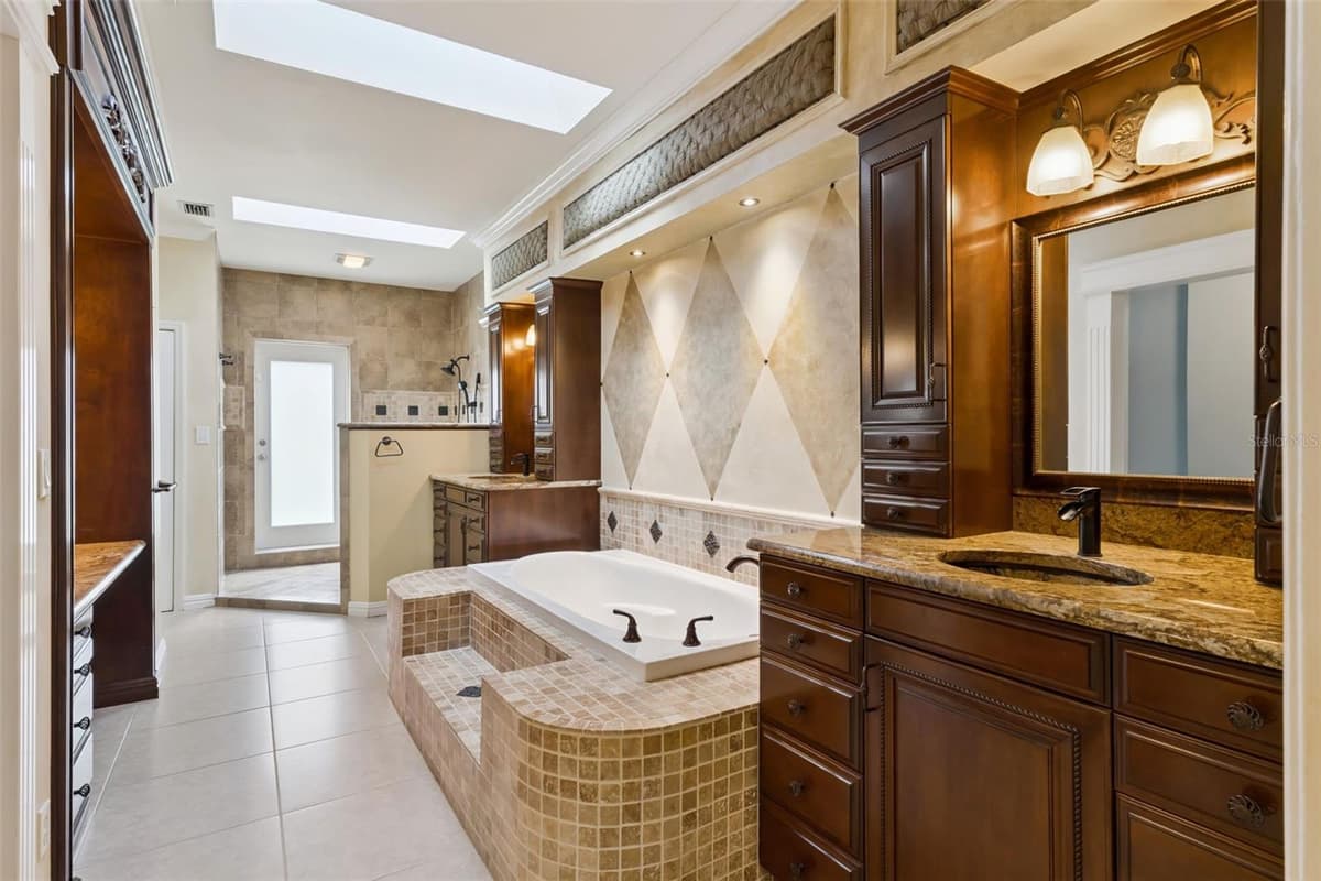 15000 THOROUGHBRED LN — photo 37 of 92