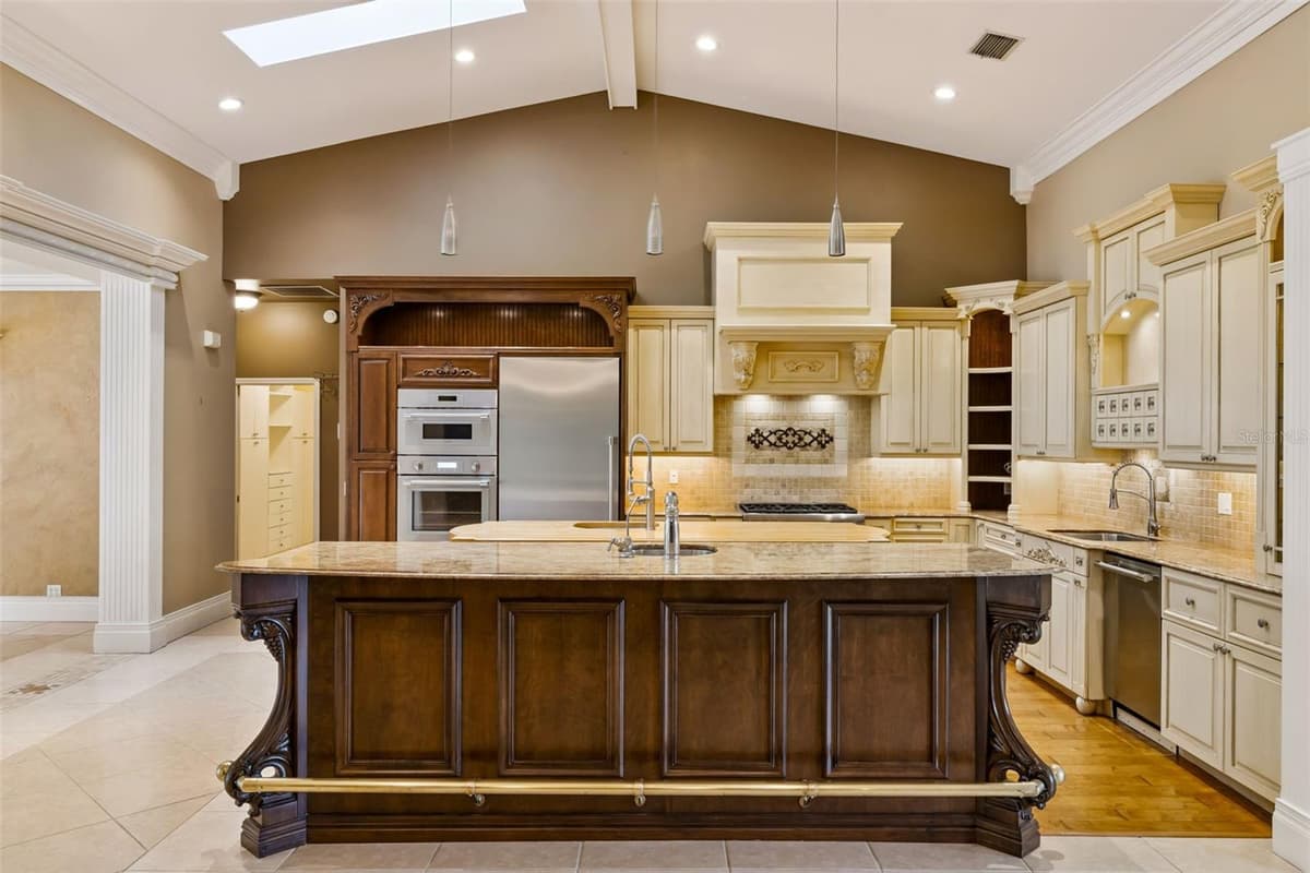15000 THOROUGHBRED LN — photo 16 of 92