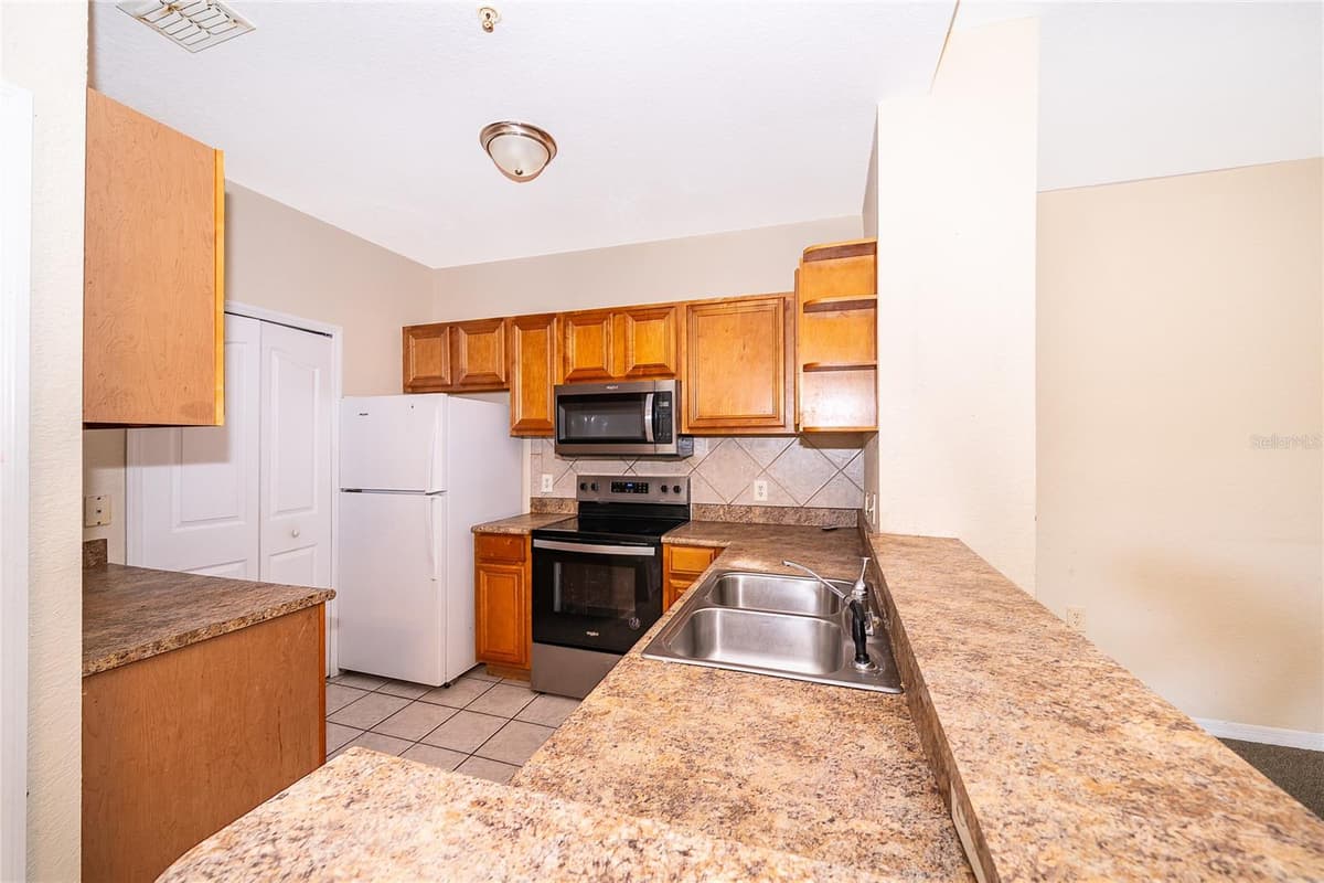 6141 METROWEST BOULEVARD — photo 11 of 20
