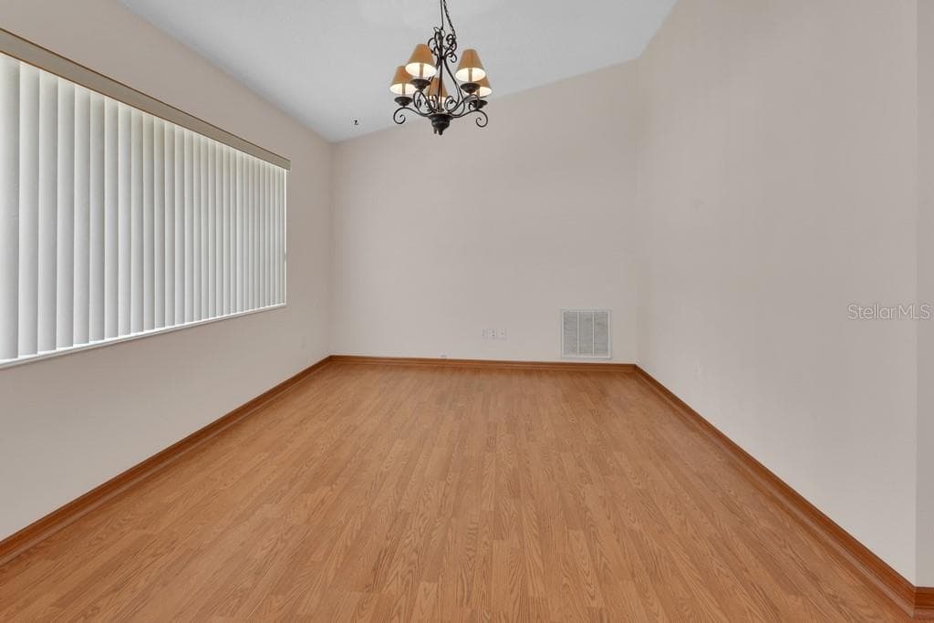 750 OAK TERRACE — photo 3 of 35