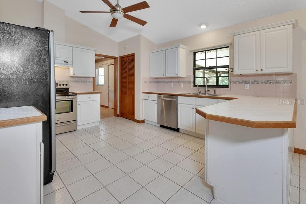 750 OAK TERRACE — photo 7 of 35