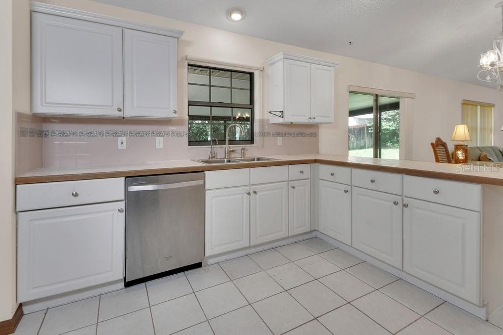 750 OAK TERRACE — photo 8 of 35