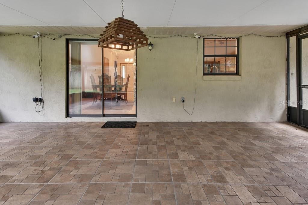 750 OAK TERRACE — photo 27 of 35
