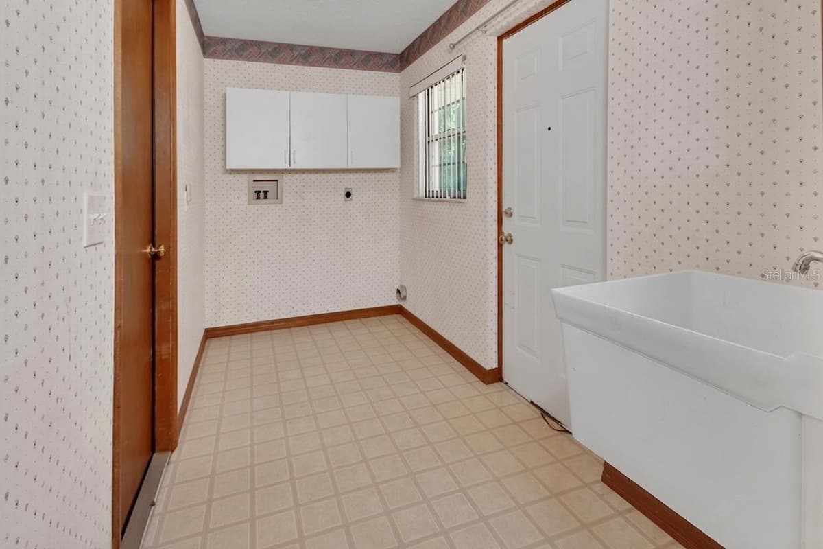 750 OAK TERRACE — photo 10 of 35