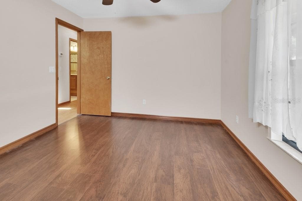 750 OAK TERRACE — photo 21 of 35