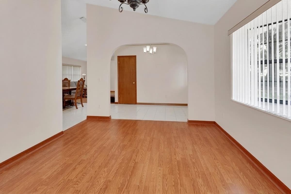 750 OAK TERRACE — photo 4 of 35